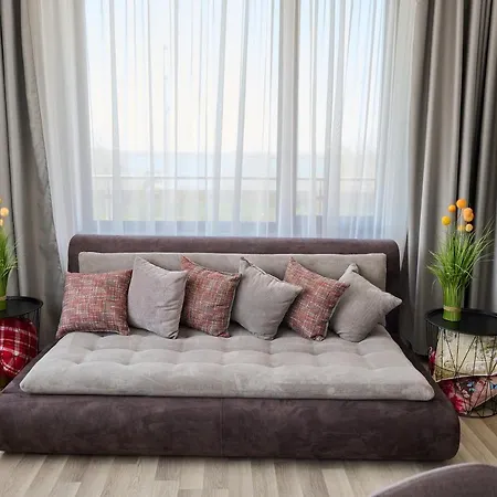 La Vida Loca Summerland Apartment