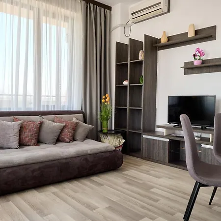 La Vida Loca Summerland Apartment